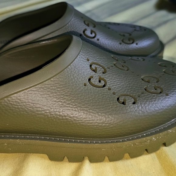 Gucci Men's Slip on sandals - Picture 6 of 10